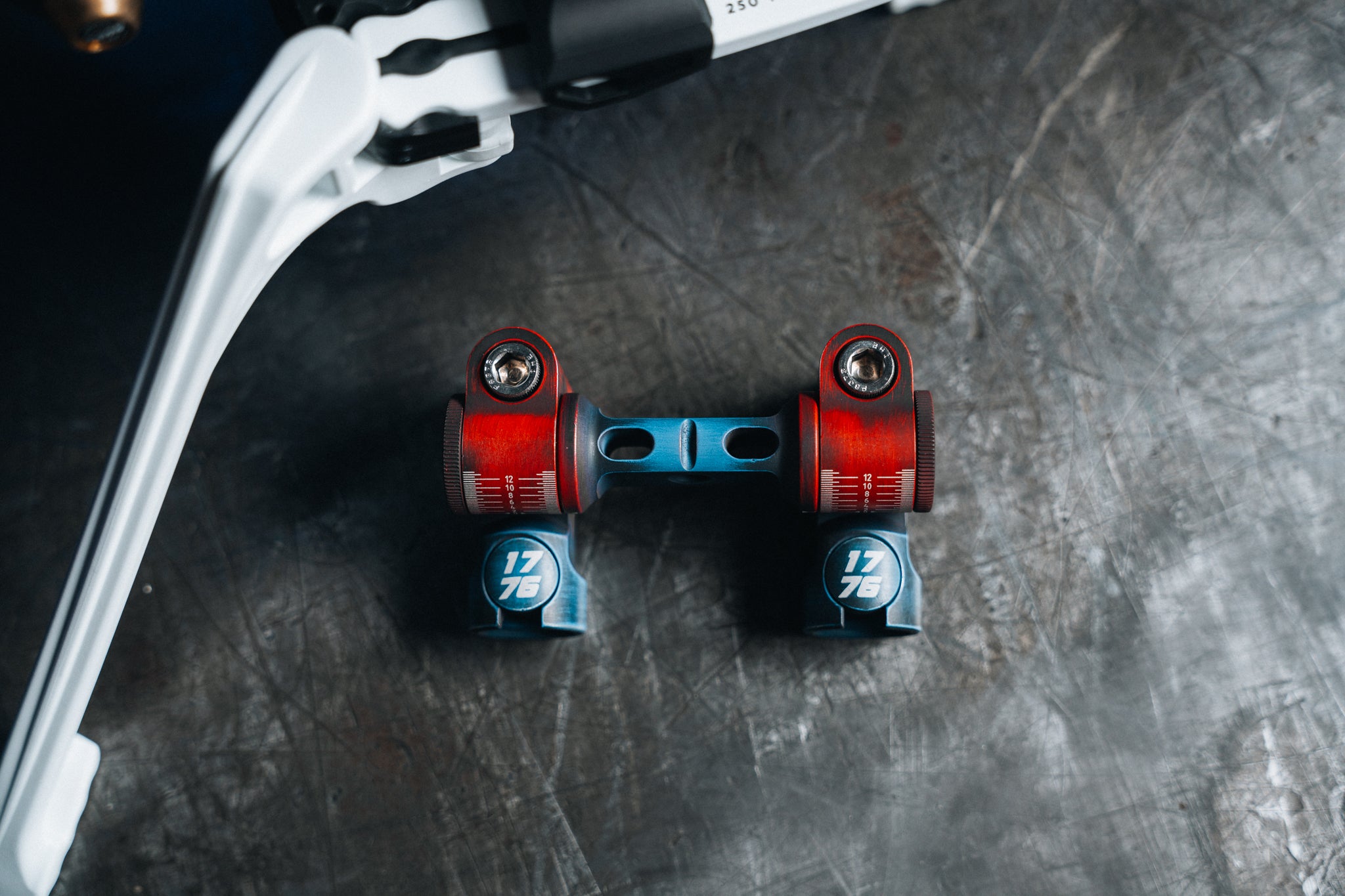 Atlas Single and Double V-Bar - 2026 Patriot Edition